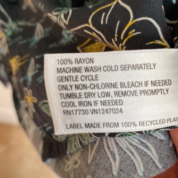 Brand new without tags - Tropical themed shirt - Picture 4 of 4